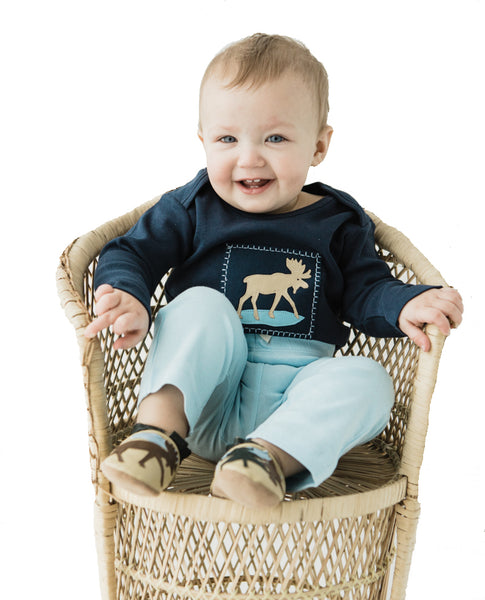 Moosewinkle Gift Set (navy onesie, sand shoes)